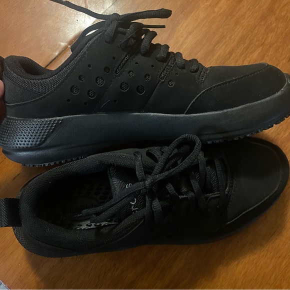 Crocs Women's On The Clock Slip Resistant Work Shoes 209476 Triple Black Sz 7 - Picture 1 of 10